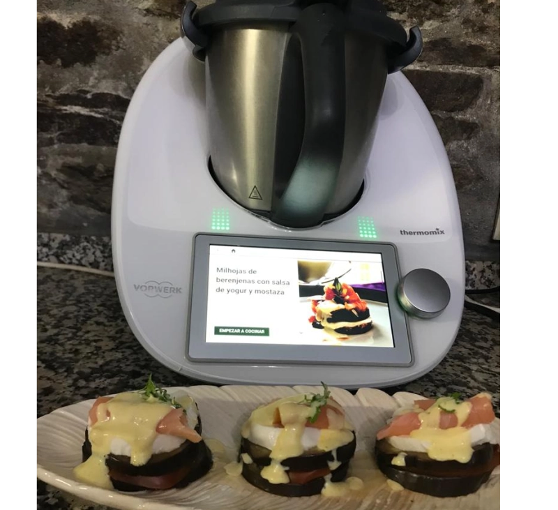 MILHOJAS DE BERENJENAS CON SALSA DE YOGUR Y MOSTAZA